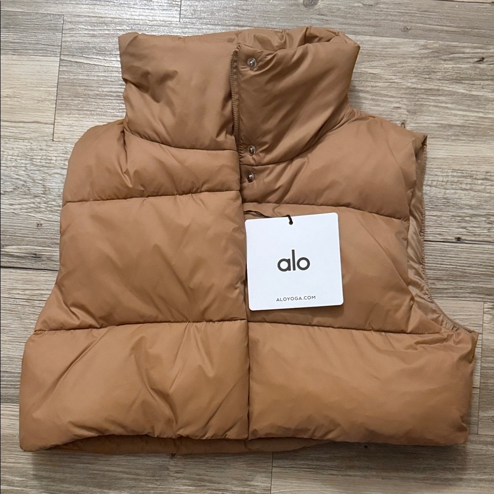 ALO Extreme cropped gold rush puffer vest